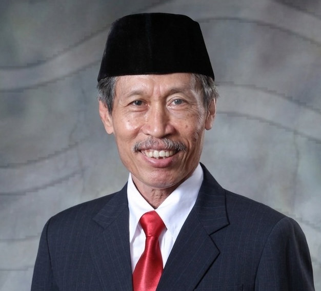 Prof. Dr. apt. Mustofa, M.Kes.